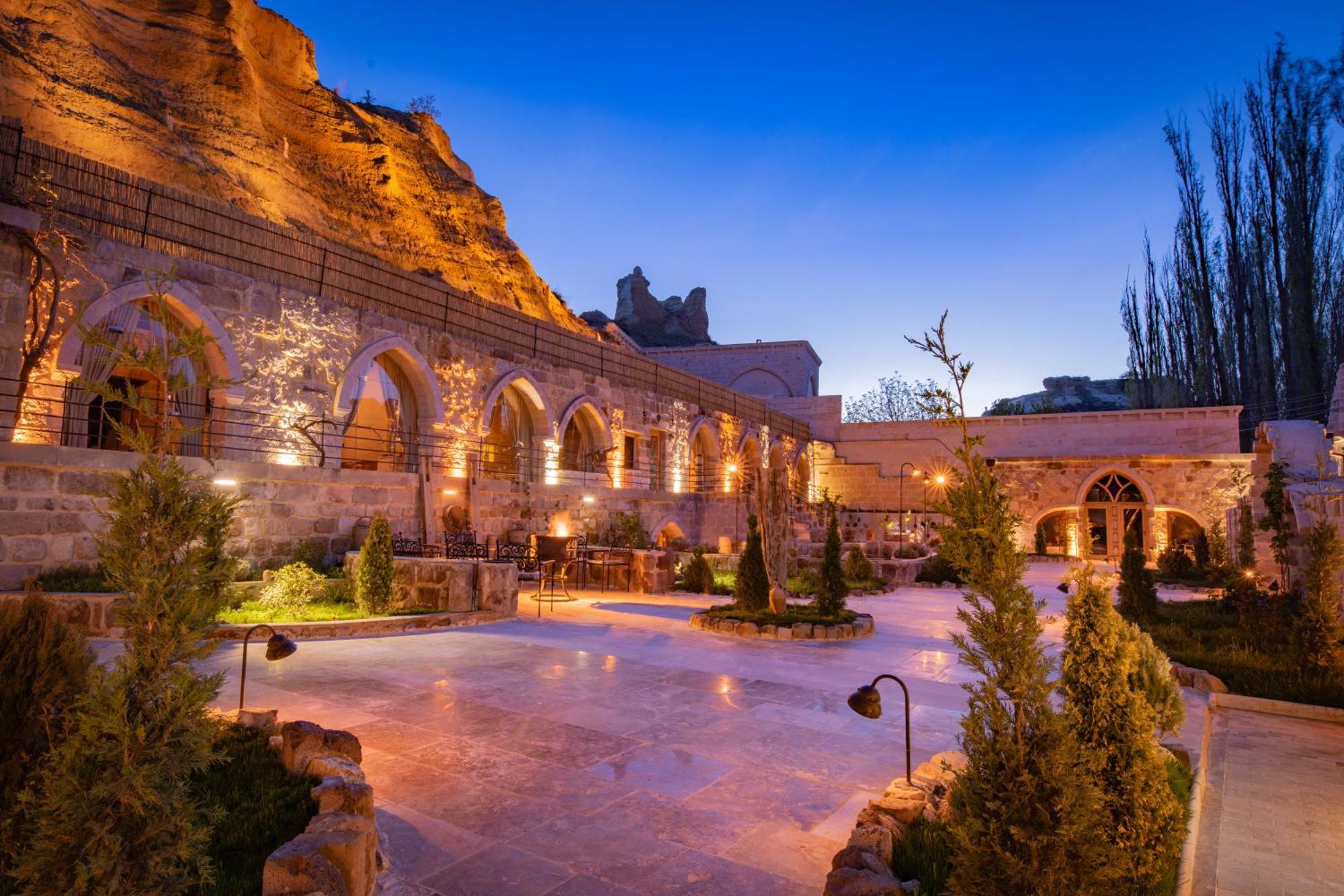 Sur Cave Hotel 어굽 외부 사진
