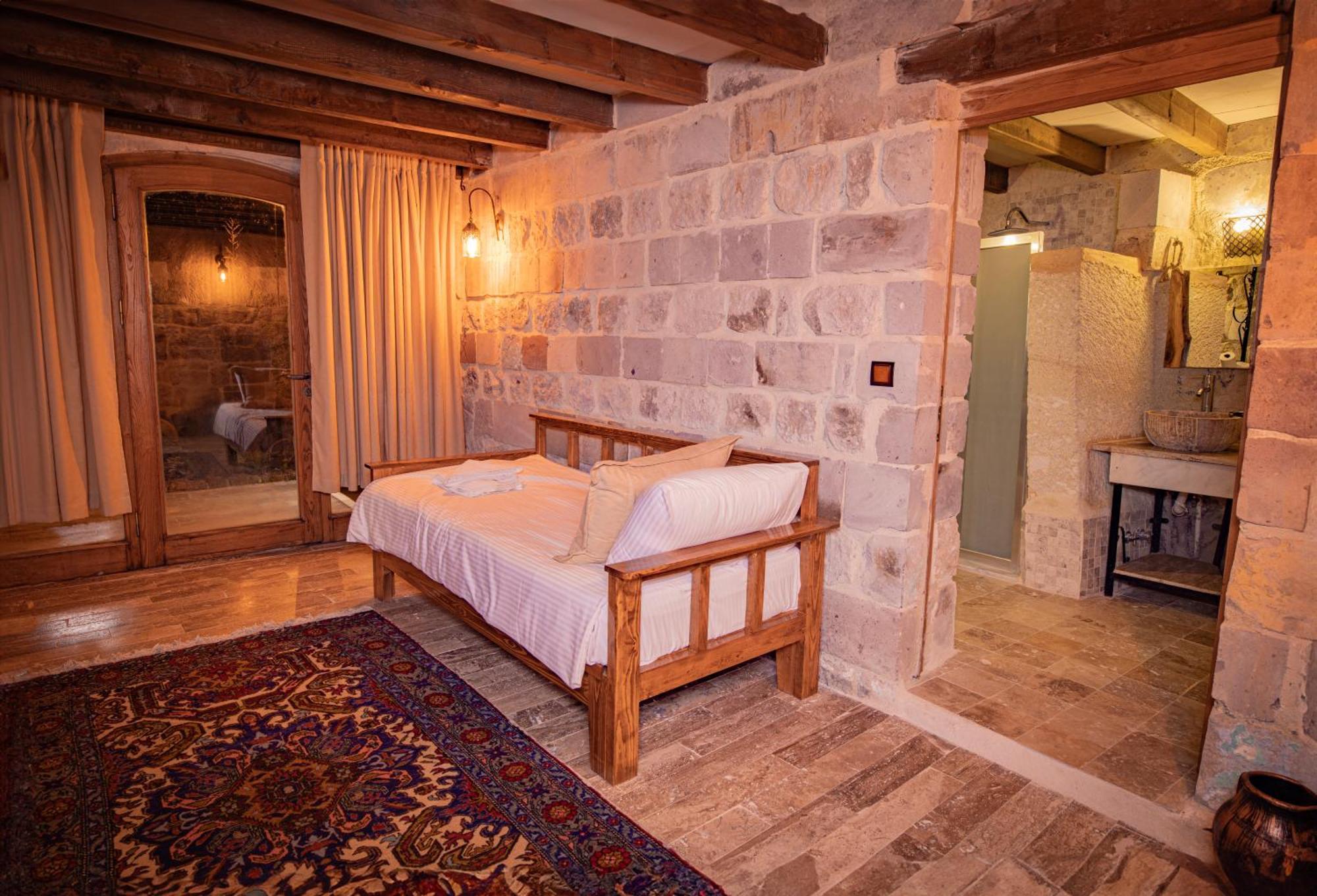Sur Cave Hotel 어굽 외부 사진