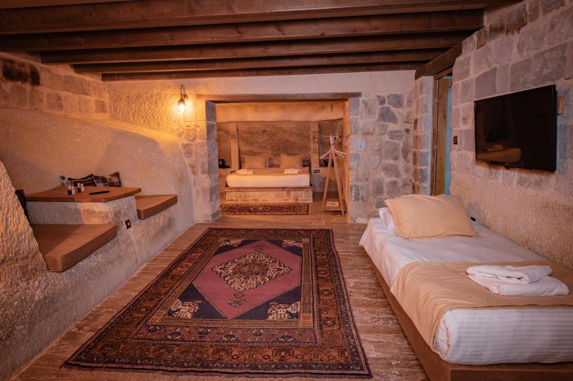 Sur Cave Hotel 어굽 외부 사진